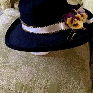 Vintage Debbie Cohen Millinery 2 1/2" Wide Brim Black Hat with Curl